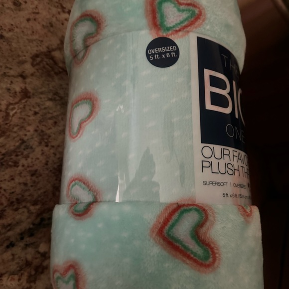 THE BIG ONE Print Plush Throw 5ft x 6ft NWT! - Picture 4 of 4